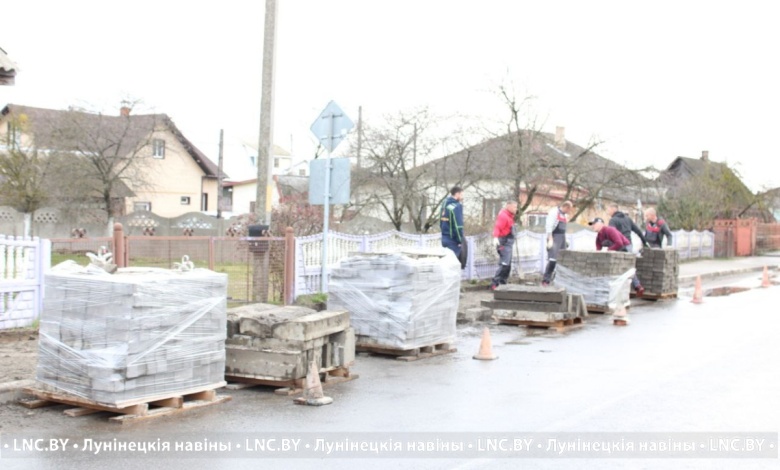 В Микашевичах продолжается благоустройство улиц в рамках подготовки к областным  "Дожинкам-2024"